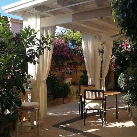 Domos Le Due Tuie Bed & Breakfast พิสซินาส ภายนอก รูปภาพ