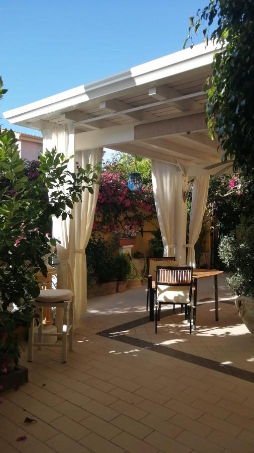 Domos Le Due Tuie Bed & Breakfast พิสซินาส ภายนอก รูปภาพ