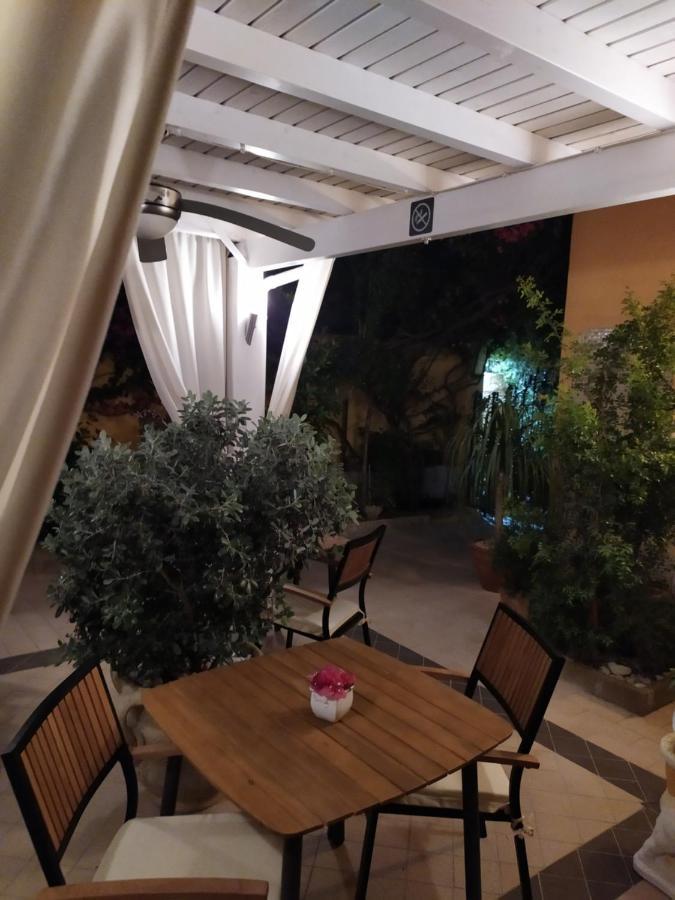Domos Le Due Tuie Bed & Breakfast พิสซินาส ภายนอก รูปภาพ
