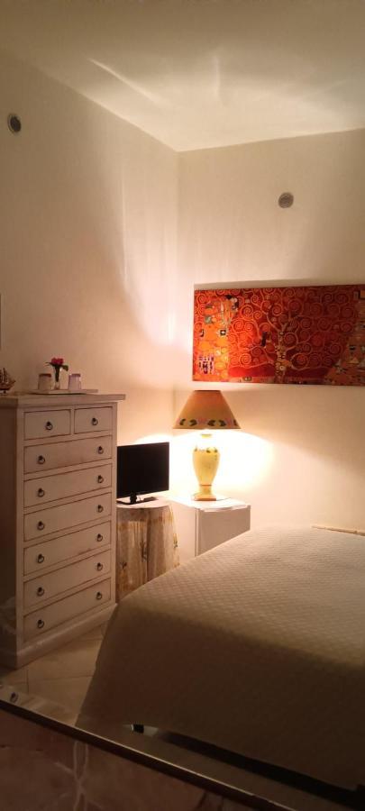 Domos Le Due Tuie Bed & Breakfast พิสซินาส ภายนอก รูปภาพ