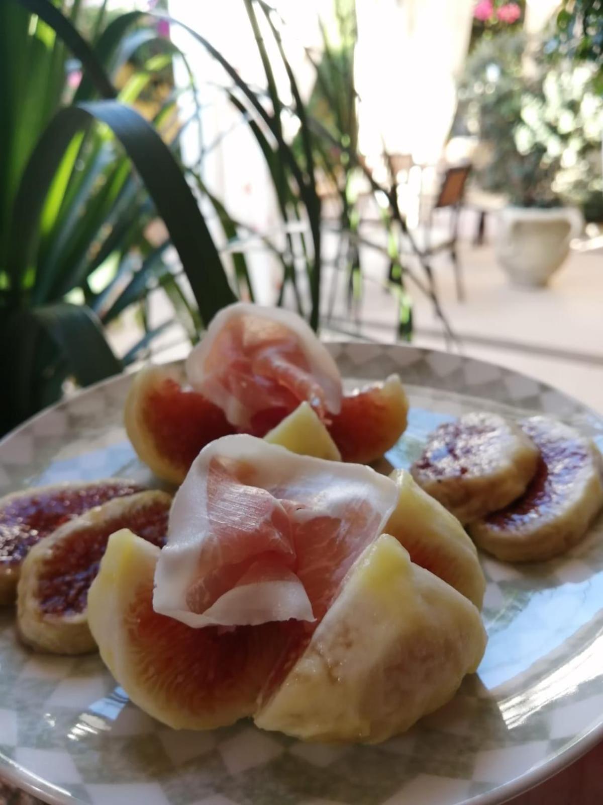Domos Le Due Tuie Bed & Breakfast พิสซินาส ภายนอก รูปภาพ