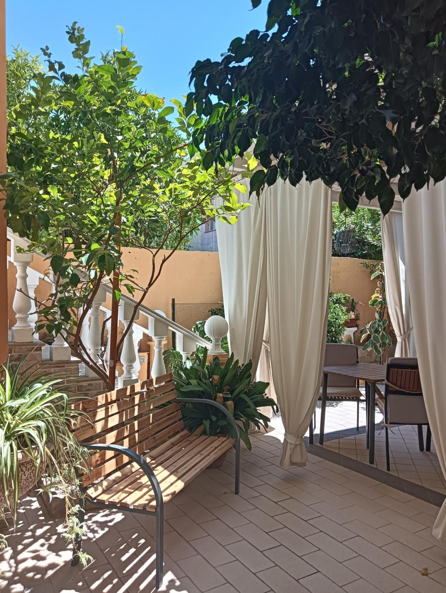 Domos Le Due Tuie Bed & Breakfast พิสซินาส ภายนอก รูปภาพ