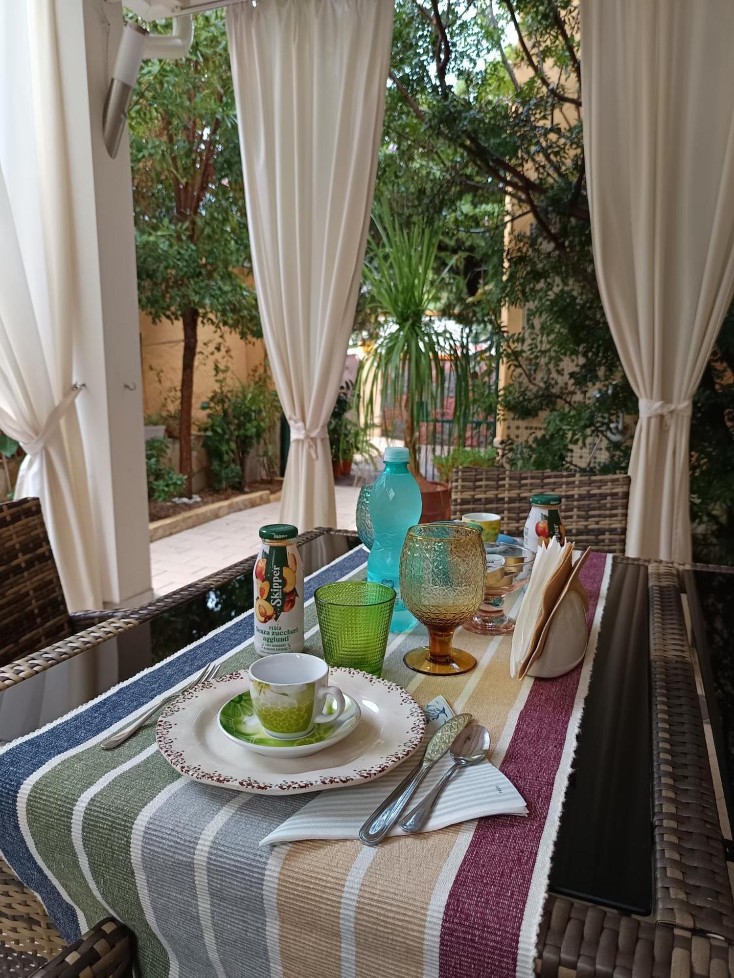 Domos Le Due Tuie Bed & Breakfast พิสซินาส ภายนอก รูปภาพ