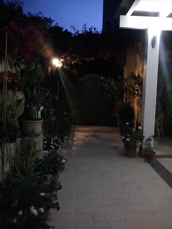 Domos Le Due Tuie Bed & Breakfast พิสซินาส ภายนอก รูปภาพ
