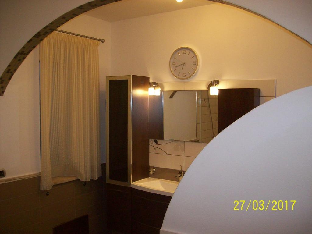 Domos Le Due Tuie Bed & Breakfast พิสซินาส ภายนอก รูปภาพ