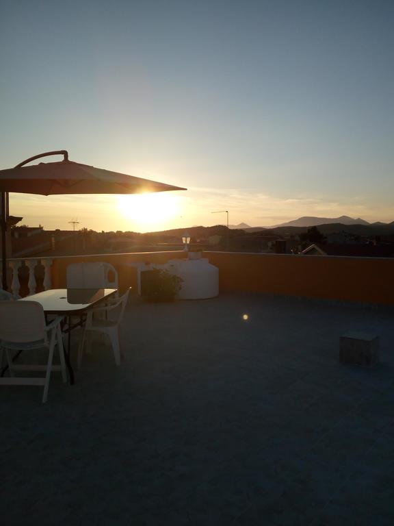 Domos Le Due Tuie Bed & Breakfast พิสซินาส ภายนอก รูปภาพ