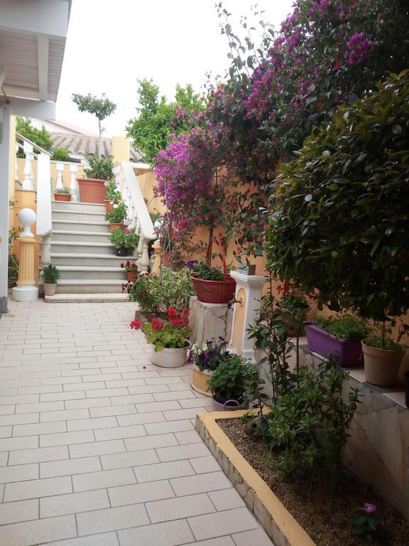 Domos Le Due Tuie Bed & Breakfast พิสซินาส ภายนอก รูปภาพ