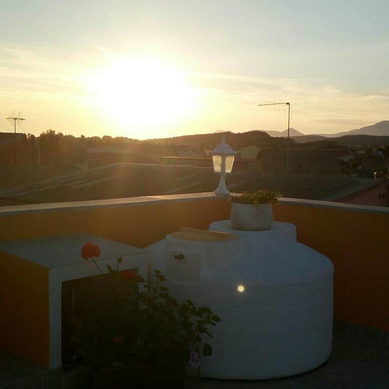 Domos Le Due Tuie Bed & Breakfast พิสซินาส ภายนอก รูปภาพ